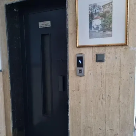 Royal Homes 405 Appart hôtel